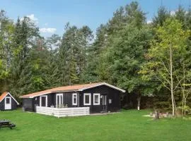 Awesome Home In Glesborg With Wifi