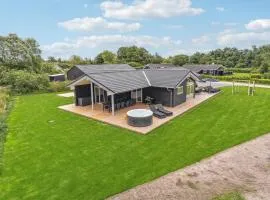 4 Bedroom Pet Friendly Home In Hadsund