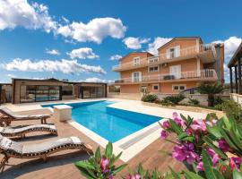 Amazing Apartment In Kastel Stari, ξενοδοχείο σε Kastela