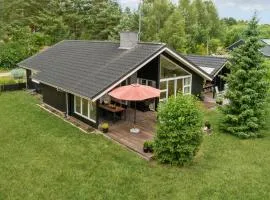 Amazing Home In Ebeltoft With Wifi
