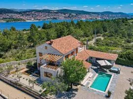 Lovely Home In Jadrija With Wifi