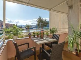 Two-Bedroom Apartment In Ploce