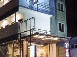 Luxe Inn, hotel v destinaci Edappally