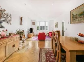 5-Bed Family Retreat in Chiswick