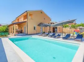 4 Bedroom Pet Friendly Home In Sikici