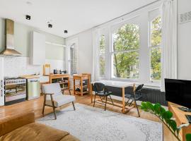 Charming and Spacious Apartment in Central Brixton - Pass the Keys, acomoda&ccedil;&atilde;o em condom&iacute;nio em Londres