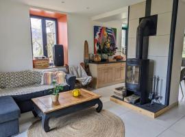 Jolie maison proche du lac, hotel v destinaci Lescheraines