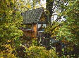 ENJOY COZY Tree House Hills Forest Gardens Beautiful Views Sauna Hotbath