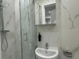 London Euston 4 minute walk away