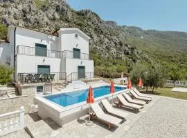 Amazing Home In Herceg Novi With Wifi