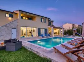 Amazing Home In Naselje Muzini