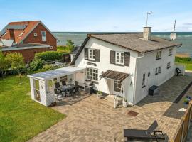 Cozy Home In Glesborg With Wifi, ξενοδοχείο σε Glesborg