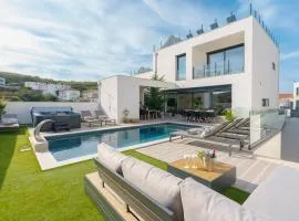Paradise Villa, luxury villa near the beach