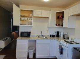 084A Grand Canyon Suite with Kitchenette for 4