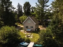 Le Lac Apaisant - Rustic Haven by the Water