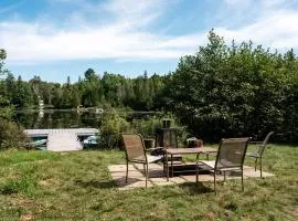 Le Lac Apaisant - Rustic Haven by the Water