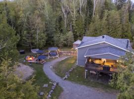 Entre Monts et Lac - lac - Lake front & Volleyball, hotel i Saint Adolphe D'Howard