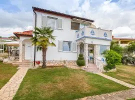 Nice Apartment In Barbariga With Wifi