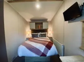 Beautiful Devon Cliffs Caravan, perfect for exploring Exmouth, Exeter & Sandy Bay beach