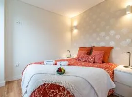 Host Wise - Large Colourful Flats - Ace Location