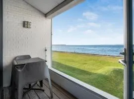 2 Bedroom Cozy Apartment In Ebeltoft