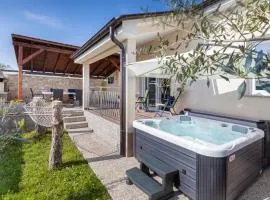 Nice Home In Valbandon With Jacuzzi