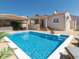 Three-Bedroom Holiday Home Betiga With A Fireplace 02, hotel in Barbariga