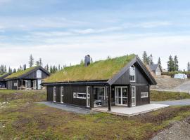 Gorgeous Home In Sjusjøen With Kitchen，位于斯朱森的酒店