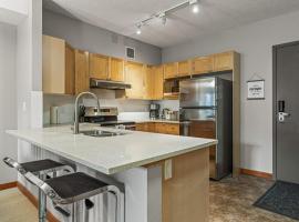 Pines & Peaks 2 Bedroom Mountain Retreat, aparthotel en Canmore