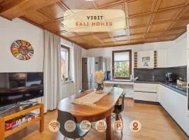 Salí Homes K39 Monte-Carlo -Spacious 6-Bedroom Apartment with Terrace and Garden Views in Bayreuth Ideal for Groups
