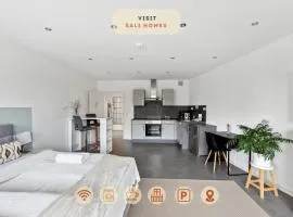 Salí Homes - HZ42 Charming Studio Apartment in Heart of Bayreuth with Balcony