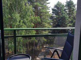 Nad Zalewem w Serocku z balkonem i widokiem na wodę – hotel w Serocku