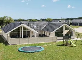 5 Bedroom Awesome Home In Bogense