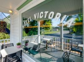 Chambre 302 de l'hôtel Victoria confortable et moderne, ξενοδοχείο σε Saint-Pascal
