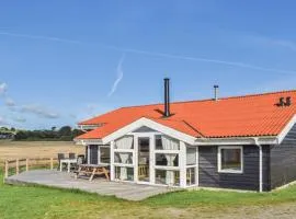 Nice Home In Ebeltoft With Sauna