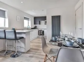 Newly Renovated 3 Bed 2 Bath Apartment & Parking