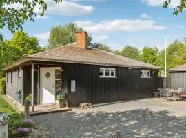 Three-Bedroom Holiday Home In Grenaa