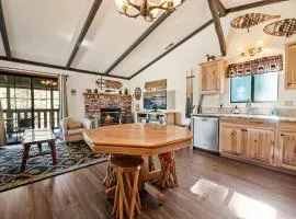 High Hopes - Walk to Lake & Village, Bumper Pool, Fireplace