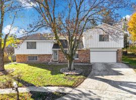 Parkside Getaway- Spacious Six Bedroom Home for Families & Friends, hotel v destinaci Ames