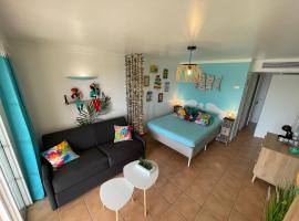 Couleur Caraïbes- BARBADE appartement pierre et vacances accès plage et piscine、サント・リュスのホットタブ付きホテル