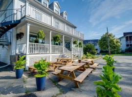 Chambre 305 de l'hôtel Victoria confortable et moderne, hotel Saint-Pascal városában