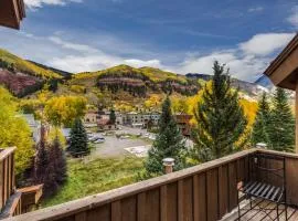 Centrally Located in Town, This 2 Bed and 2 Bath Manitou is a Must See