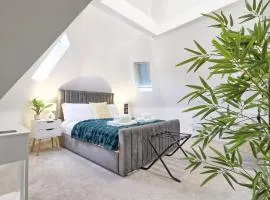 Writtle Massive 4 Bedroom Apartment with Parking In Gorgeous Countryside Location & Short Drive to Chelmsford City Centre Contractors Welcome