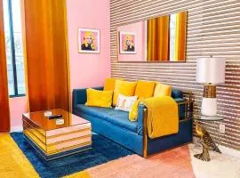 Dolly's Art Deco - Luxe Stay Near Broadway