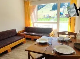 Studio cosy au pied des pistes avec balcon, TV et casier à ski - FR-1-771-63