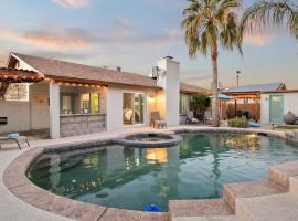 Vibrant Mesa Oasis, Pool, Spa, Game Room, hotel em Mesa