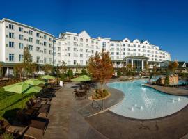 Dollywood's DreamMore Resort and Spa, hotel cerca de Parrot Mountain & Gardens, Pigeon Forge