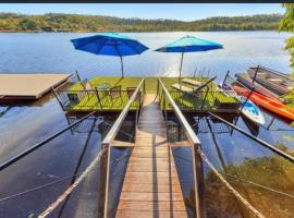 Rumah Surgah on Lake Bennett, villa in Lake Bennett