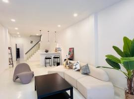 Fivehouse Silom2 soi11 City heart Silom BTS 7min, Hotel in Bang Rak