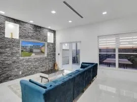 4 BR Designer Home Next to Shul and Community Pool villa